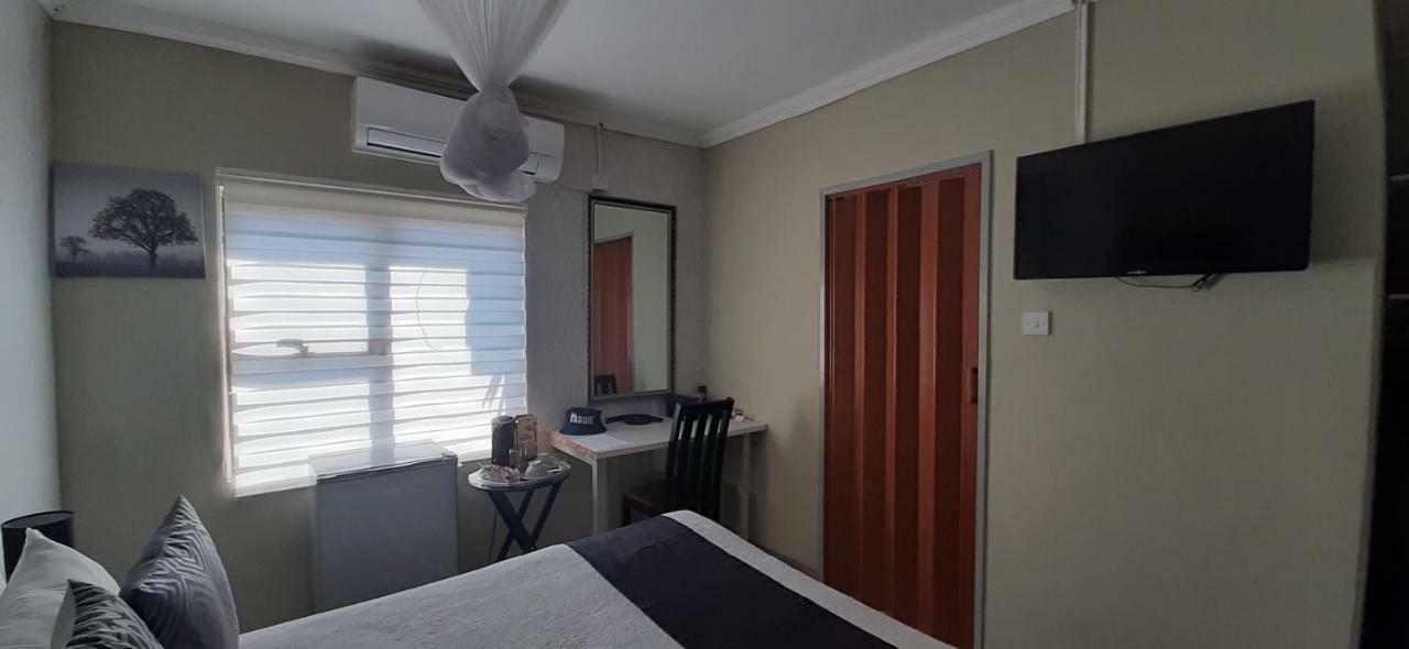 The New Mall Guesthouse Maun Exterior photo