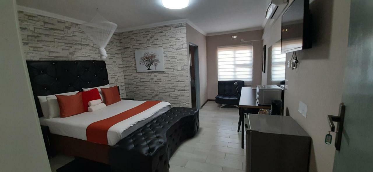 The New Mall Guesthouse Maun Exterior photo